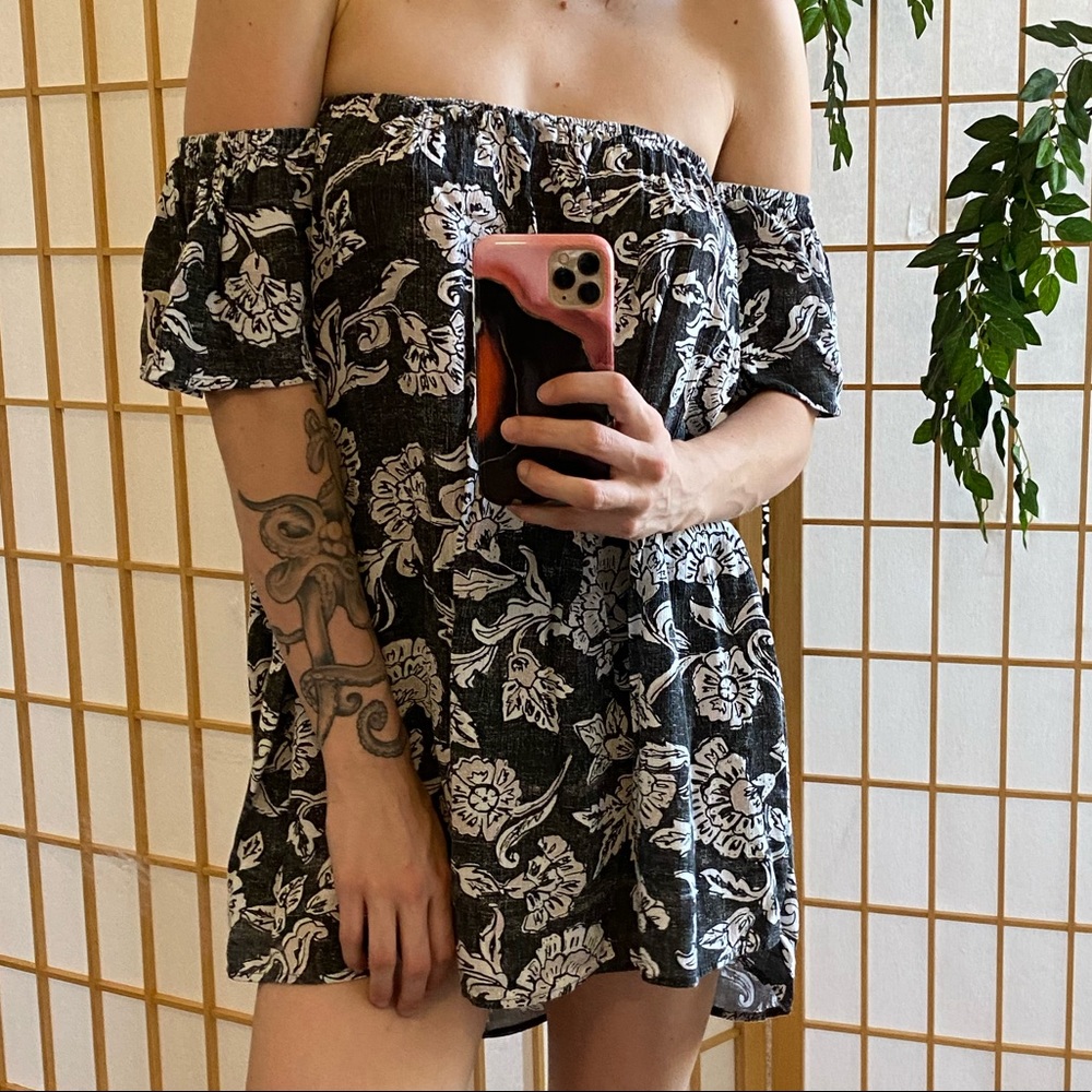 😎SOLD - BILLABONG FLORAL DRESS OR TOP